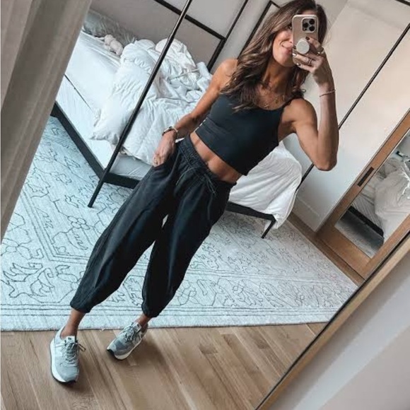 ❤️ Lululemon Loungeful Oversized Crop Jogger Black Size 2 NWT - Picture 1 of 15